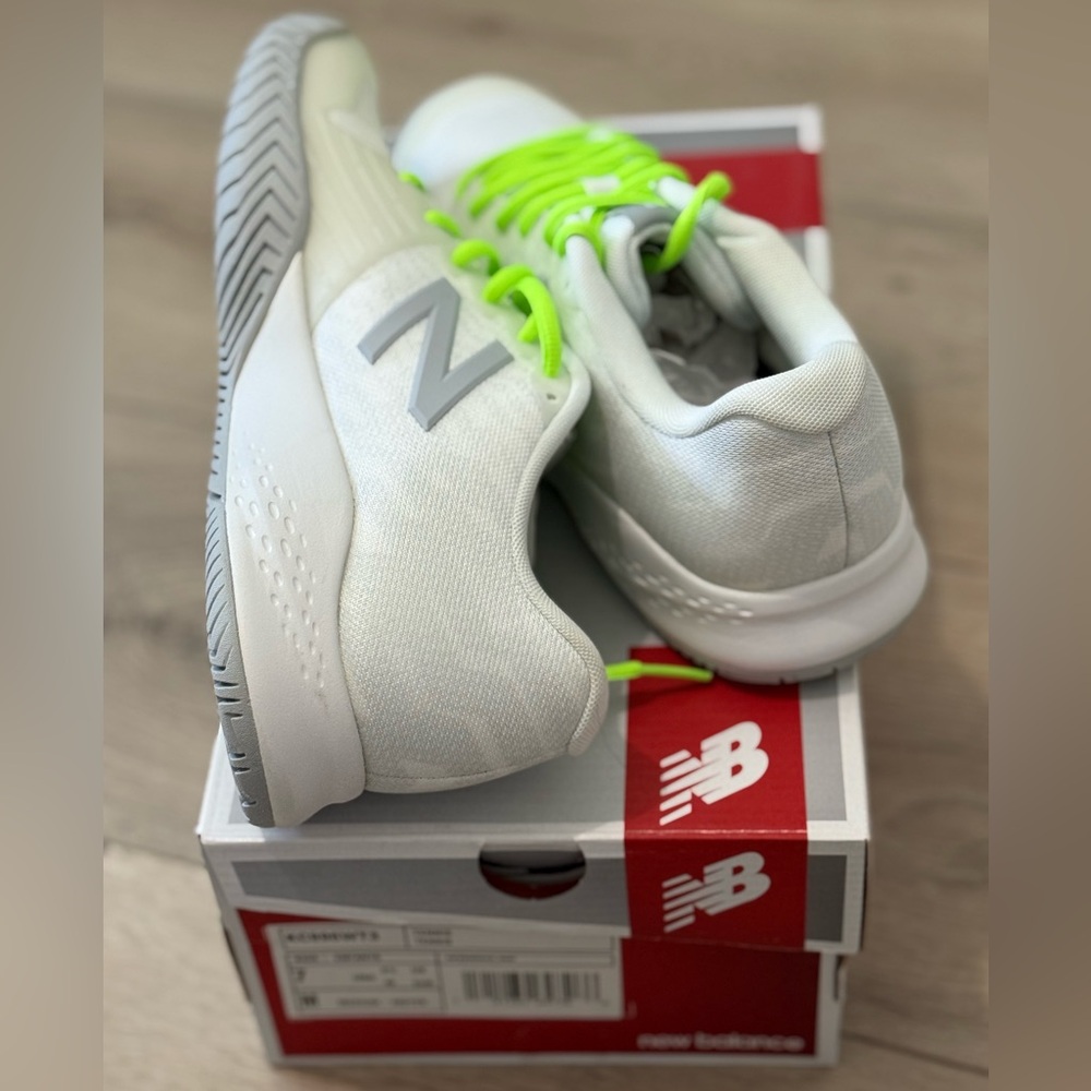 New Balance 996 kids sz 7 new with box Tennis court shoes